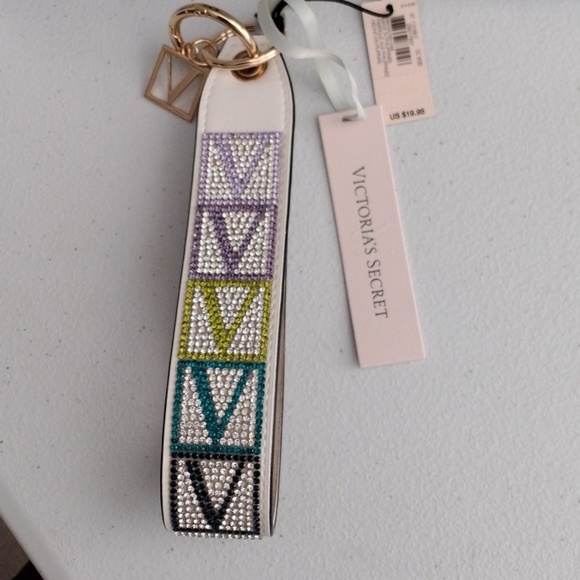 Victoria's secret V-logo wristlet strap key chain new in packaging - Picture 7 of 10